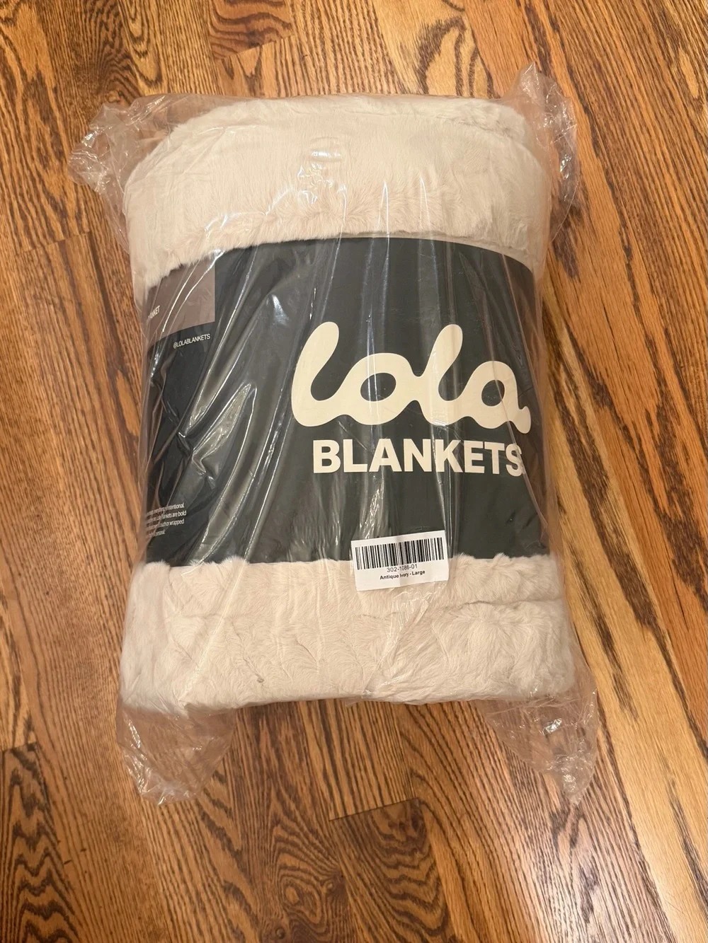 Lola Blanket in Antique Ivory (Large) - NEW WITH TAGS